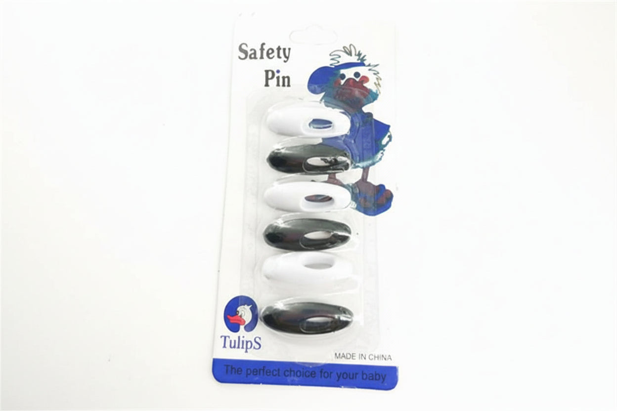 Safety pins / مشابك أمان