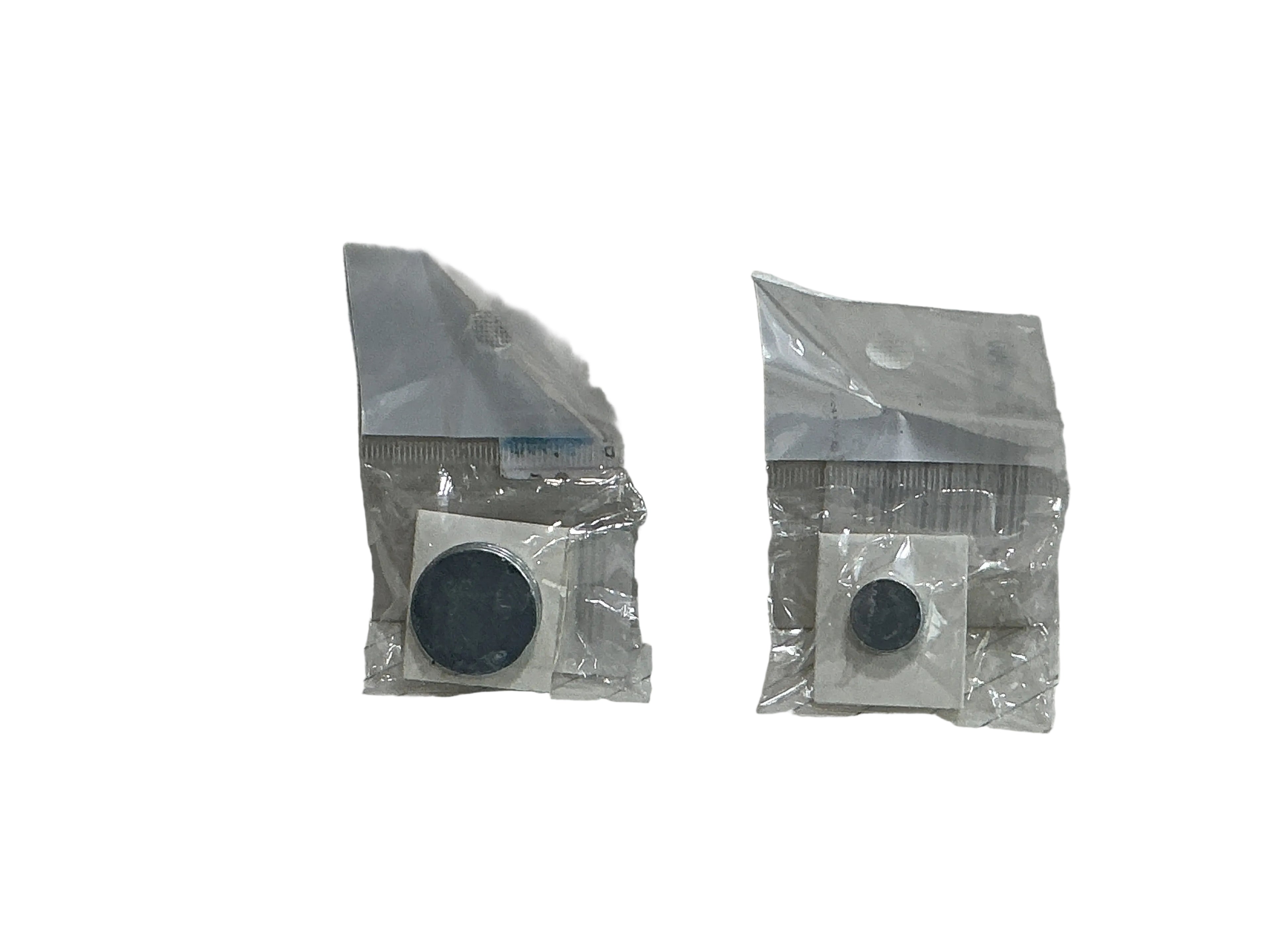 Small magnets / مغناطيسات صغيرة